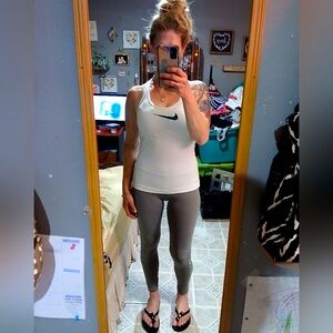 🎈Nike🎈BUY 1 GET 1 FREE🎈Tank Top With Built In Bra Sz S